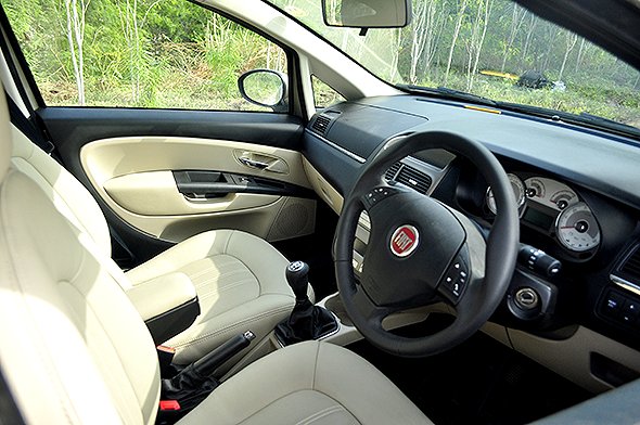 linea-road-test-interior-1 Fiat Linea T-Jet Plus road test