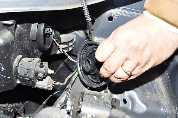 Remove headlight assembly 2006 ford focus #2