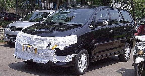 new-toyota-innova-spied-photo Face-lifted Toyota Innova in India likely by mid 2012