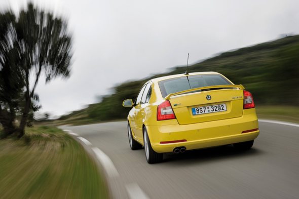 skoda-octavia-rs-liftback-rear-photo Skoda Laura RS likely to come to India this September