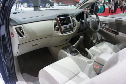 innova-interior-photo Facelifted Toyota Innova unveiled in Indonesia, likely in India in 2012