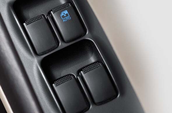 hyundai-i10-power-windows 9 features that make the Hyundai i10 a good car for its features