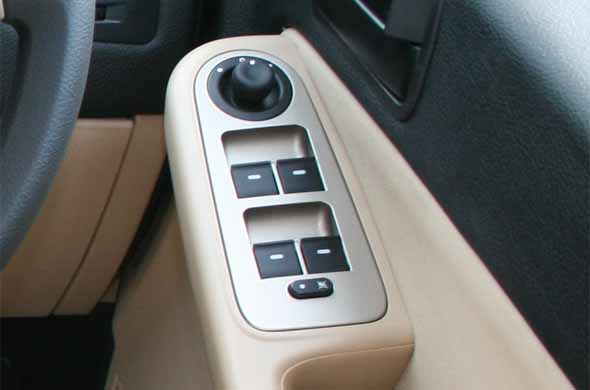 tata-vista-power-windows 6 reasons that make the Tata Vista a great car for its features