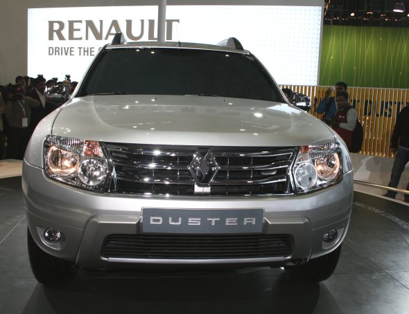 renault duster compact suv photo