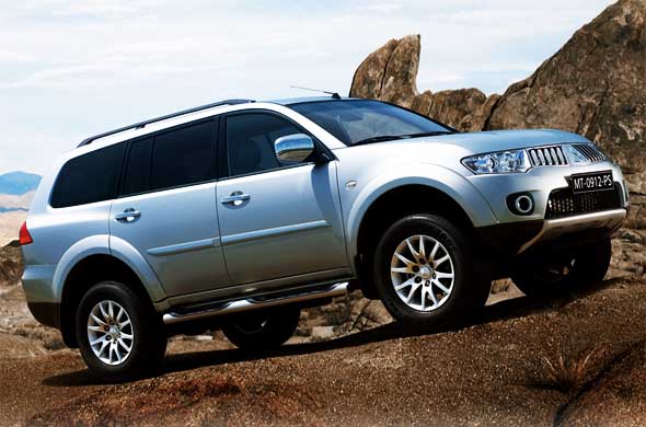 pajero-sport-front-right Pajero Sports variants and prices across 5 major cities