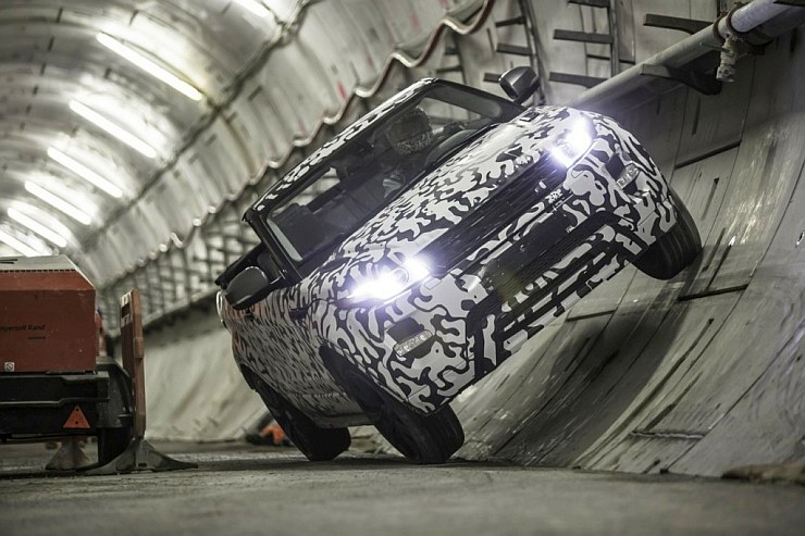 2016 Range Rover Evoque Convertible on the move