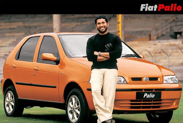 Sachin Tendulkar with the Fiat Palio