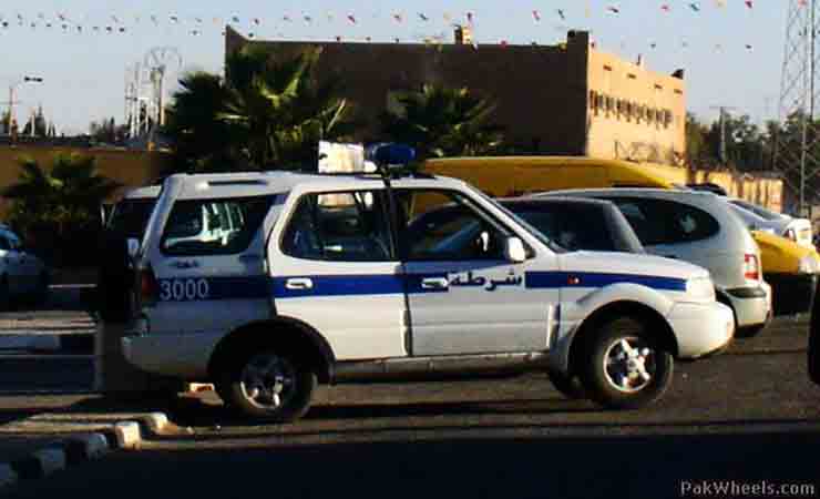 フリートでインドの SUV を使用する外国の軍隊および警察