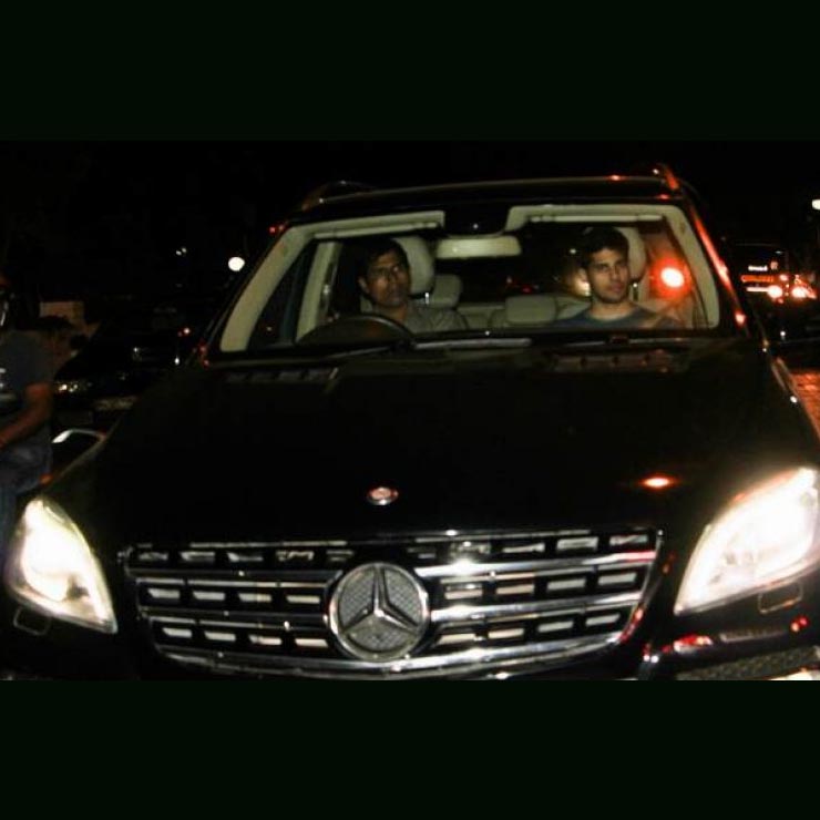 Bollywood-skådespelaren Siddharth Malhotra sågs i blygsamma Maruti Suzuki WagonR [Video]