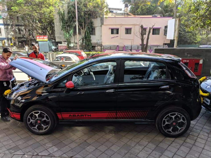 6 friends buy Fiat Punto Abarth at the same time, get great deal!