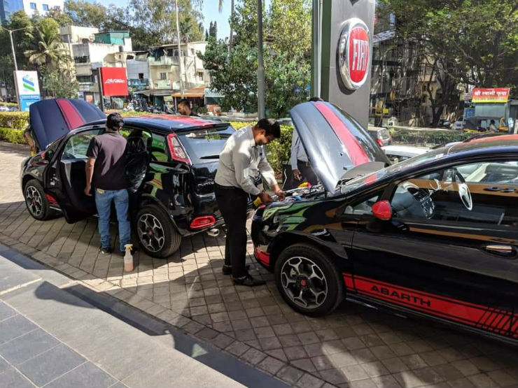 6 friends buy Fiat Punto Abarth at the same time, get great deal!