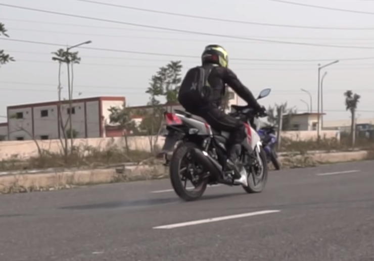 TVS Apache RTR 160 & Yamaha R15 V3 showcase the difference between ABS &  Non-ABS