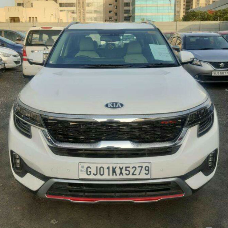 Almost-new used Kia Seltos mid-size SUVs for sale