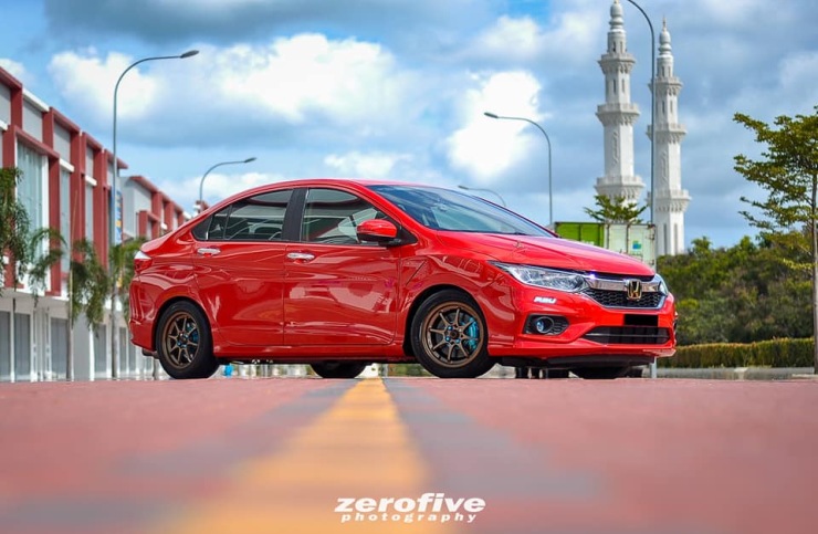 Honda City Hybrid Low Rider With Aftermarket Alloys Looks Hot