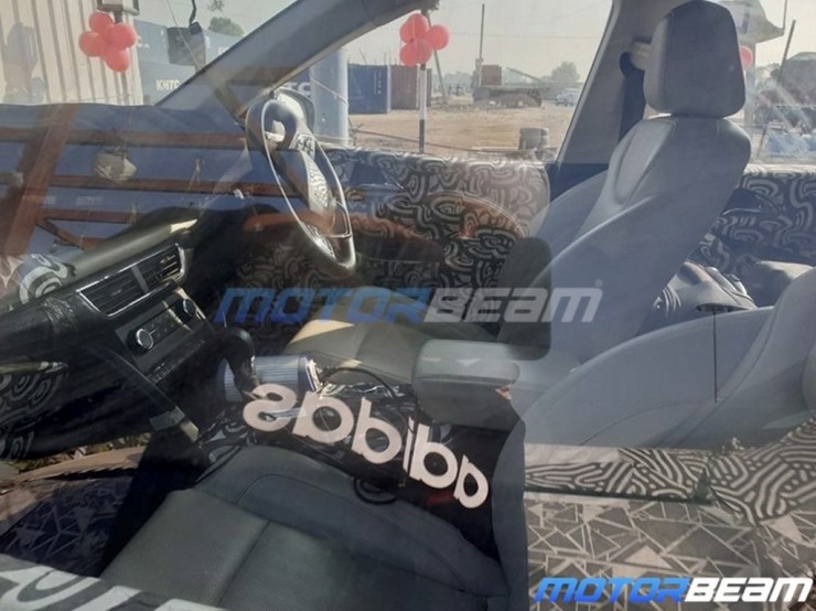 2021 Mahindra XUV500 spotted: Reveals new interior details