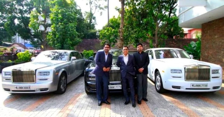 यह भारतीय व्यापारी 3 अलग-अलग रंगों में 3 Rolls Royce, एक हेलीकाप्टर और एक निजी जेट के मालिक है