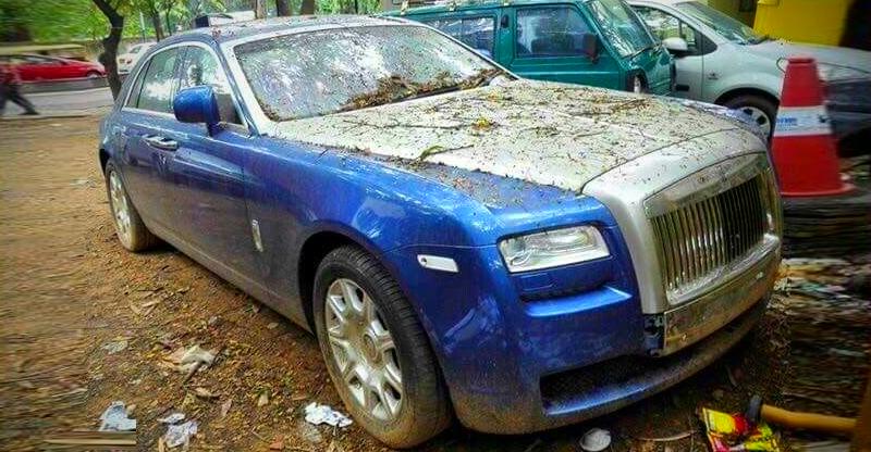 Exotic cars abandoned on the road in India: Rolls Royce, Bentley, Lambo and more