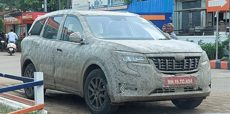 Mahindra XUV 700 spotted with X-shaped tail lamps