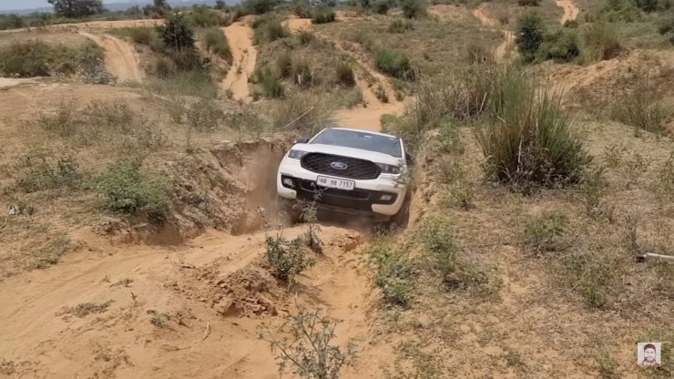 Ford Endeavour Sport vs Toyota Fortuner in an off-road test
