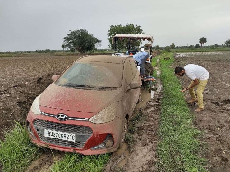 German tourists following Google Maps in a Hyundai Grand i10 get royally stuck in a field in Rajasthan
