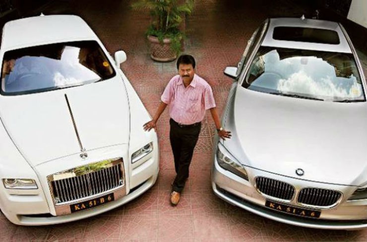 Indian Barber के पास Rolls Royce Ghost और कई दूसरी लक्ज़री कारें हैं: उसने यह कैसे किया?