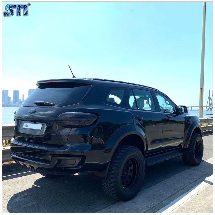 Ford Endeavour with Raptor body kit is an absolute brute