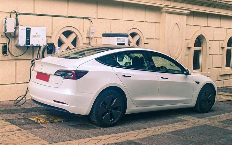 Tesla Model 3 spotted in Mumbai 
