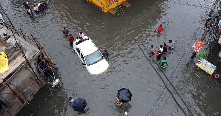 Car owners in Chennai park vehicles on overpasses to escape floods [Video]