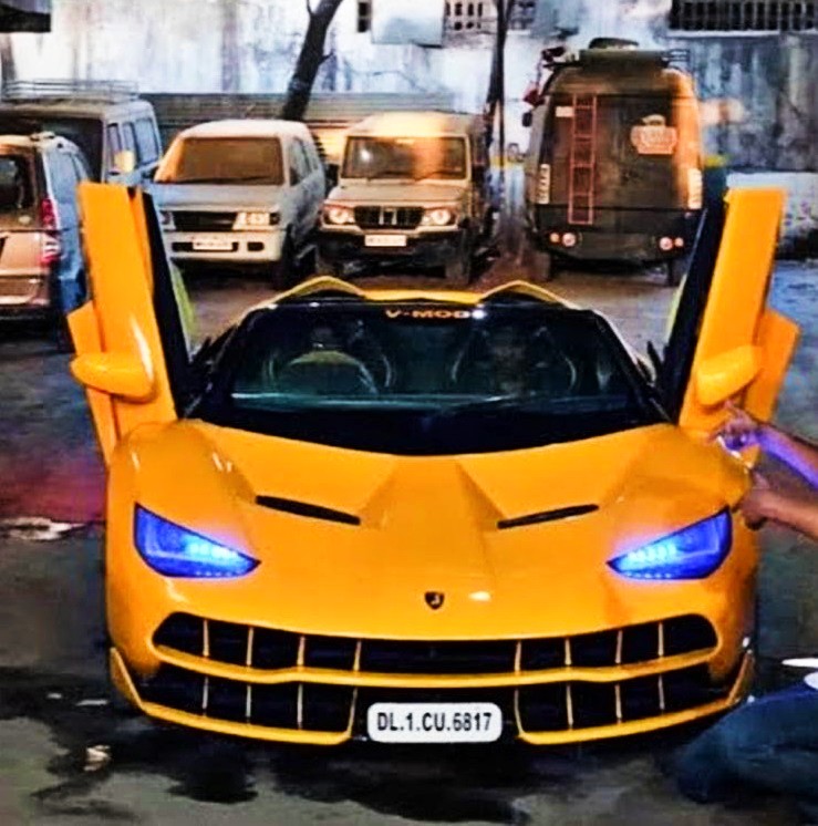 Check out these wildly modified cars and SUVs on video: Mahindra Thar, Honda Civic & Maruti Gypsy