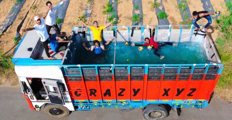 Youtuber converts a truck into a swimming pool on wheels 