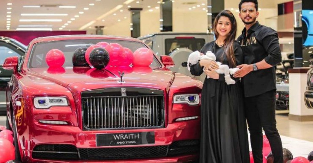 Indian Businessman gifts wife a Rolls Royce Wraith Black Badge