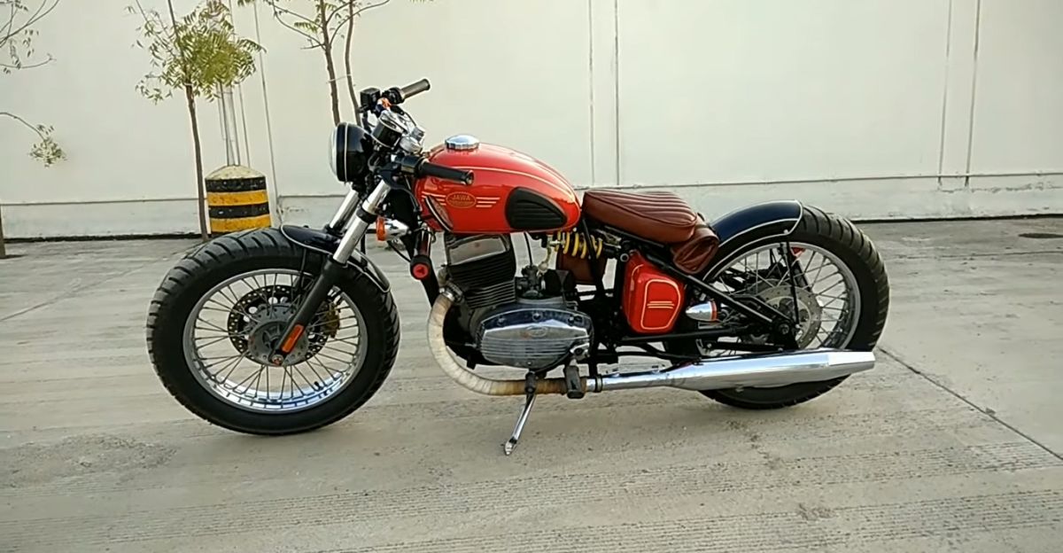 Old Yezdi motorcycle beautifully modified into a bobber [Video]
