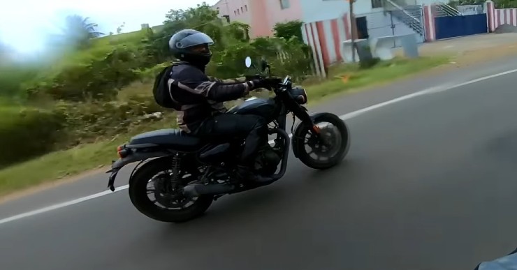 Royal Enfield Hunter spotted testing at high-speed [Video]