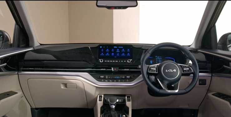 Choosing the Best Family Car: An In-Depth Look at Kia Carens and Hyundai Alcazar Variants