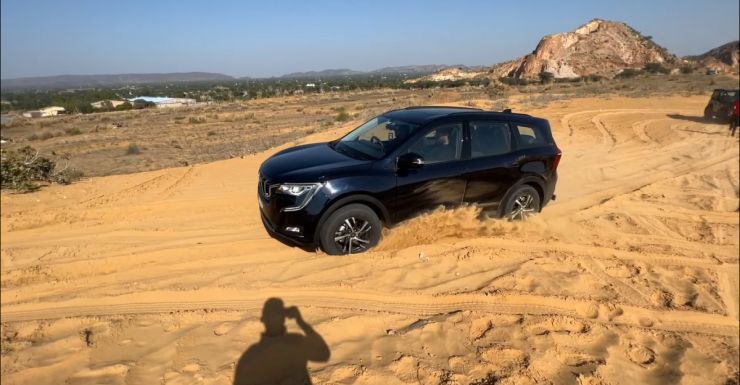Front wheel drive Mahindra XUV700 AX5 climbs sand dunes but should you do it? [Video]