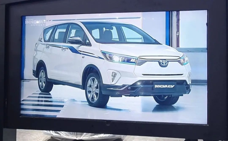 Toyota showcases Innova Electric Concept at 2022 IIMS