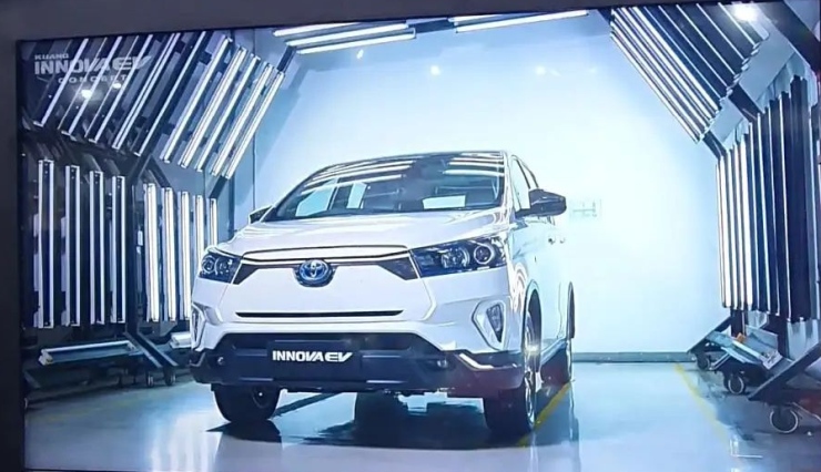 Toyota showcases Innova Electric Concept at 2022 IIMS