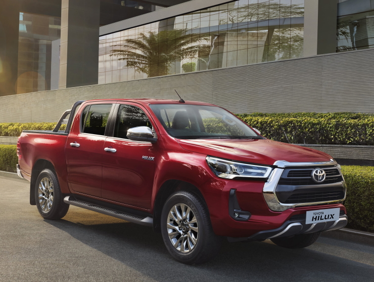 Toyota Hilux vs Hyundai Tucson: Comparing Their Variants Priced Rs 30-32 Lakh for Performance Enthusiasts
