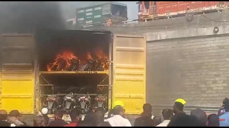 20 electric scooters catch fire while being transported in a truck [Video]