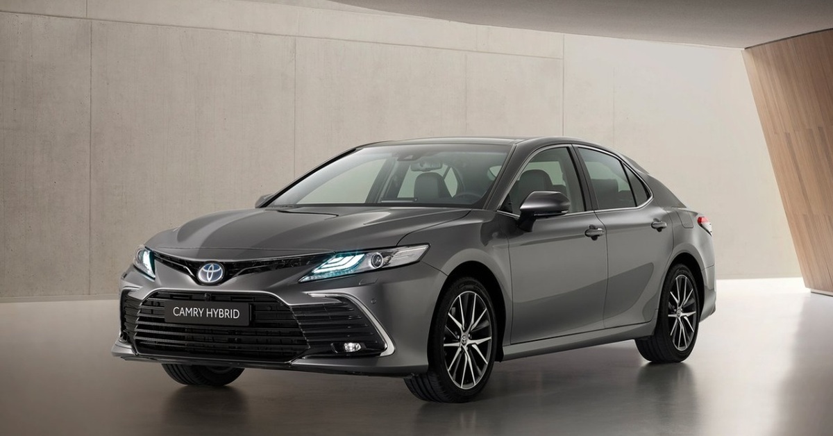 Toyota releases new TVC showing Camry's hybrid system