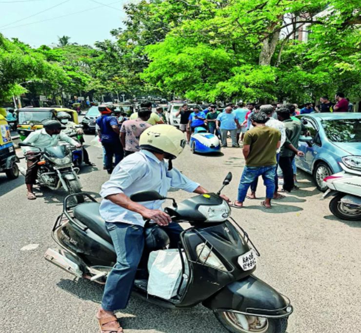 Velomobil reperat pe drumurile din Bangalore: ce este mai exact?