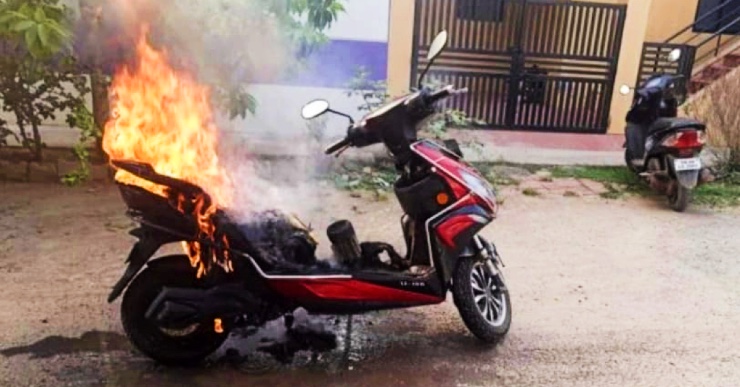 Okinawa Electric Scooter catches fire; Rider jumps to safety