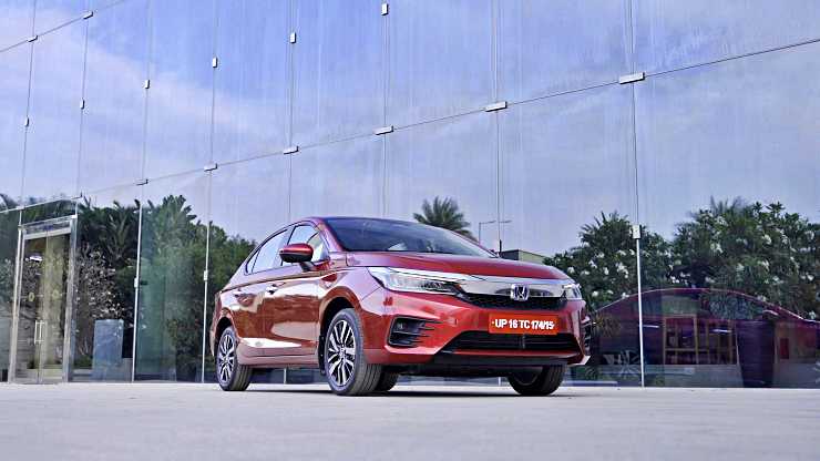 Union Minister Nitin Gadkari checks out all-new Honda City Hybrid