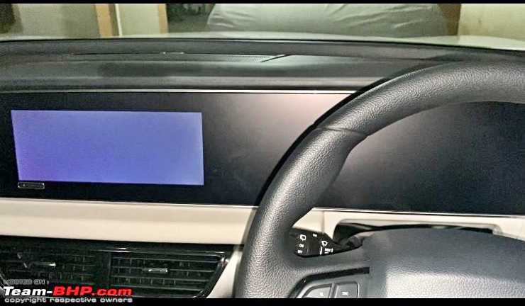Multiple Mahindra XUV700 owners face infotainment screen blackouts [Video]