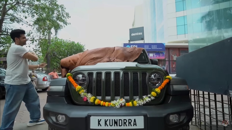 El actor indio Karan Kundrra compra un nuevo Jeep Wrangler Rubicon [Video]