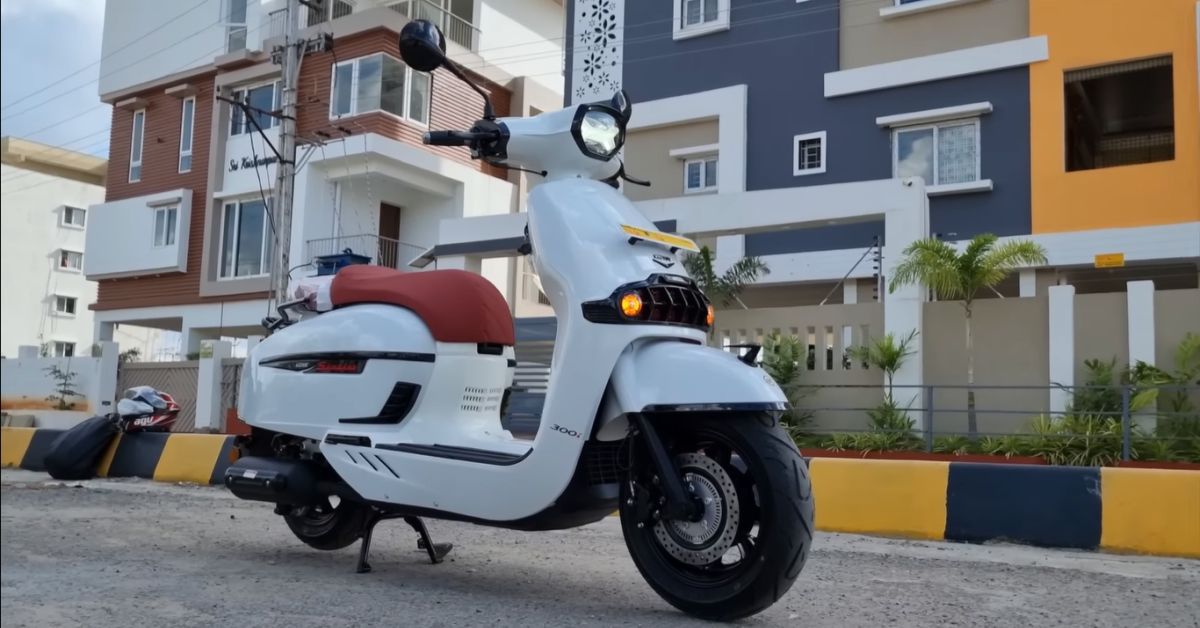Keeway Sixties 300i neo scooter in a review video