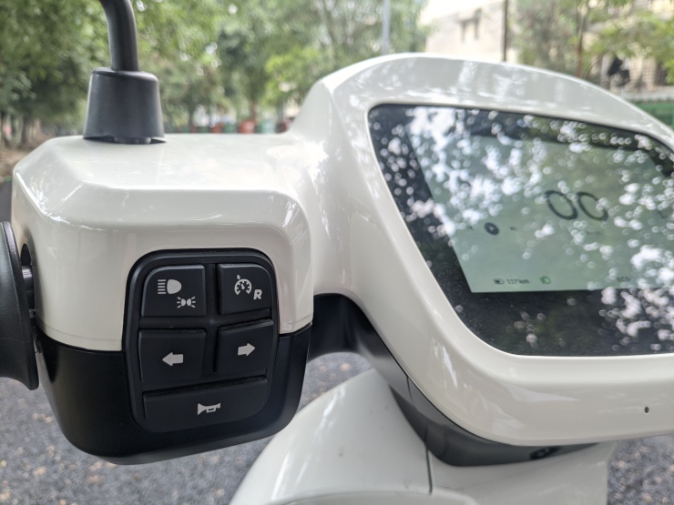 Ola Electric S1 Pro electric scooter with Move OS 2 in CarToq's first ride review