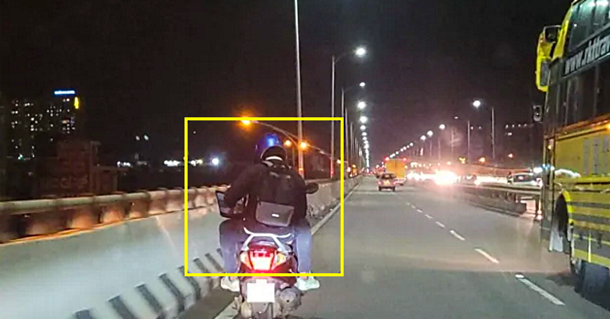 Bangalore man on a moving scooter works on a laptop: Internet goes crazy
