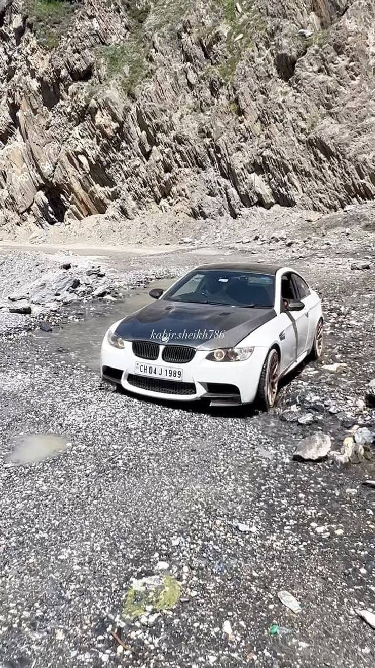 World’s first BMW E92 M3 sports car to reach Zoji La Pass in Jammu-Kashmir
