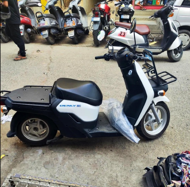 Honda Benly electric scooter spied in Bangalore